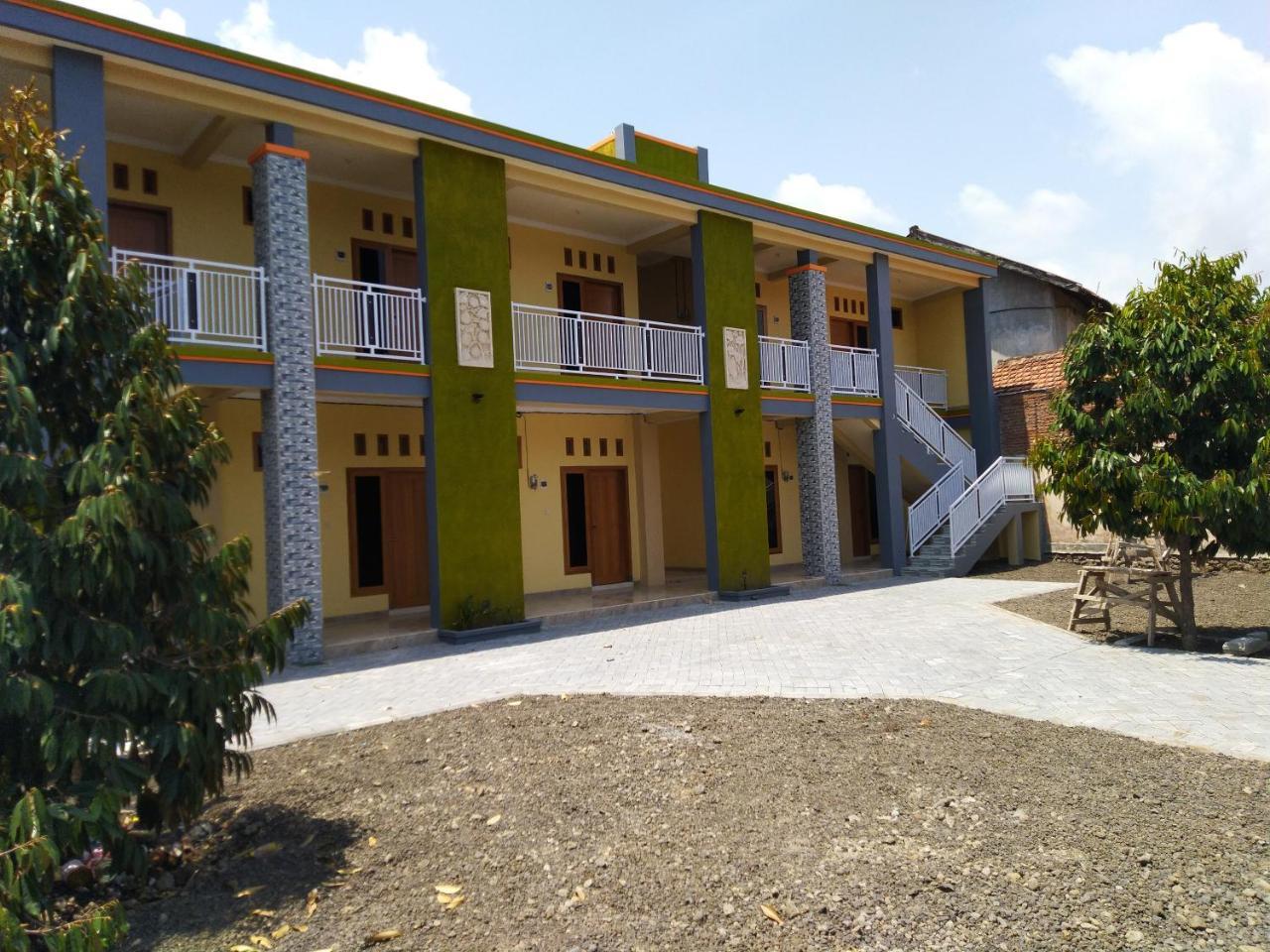 R3 Brawijaya Homestay Баньюванги Экстерьер фото
