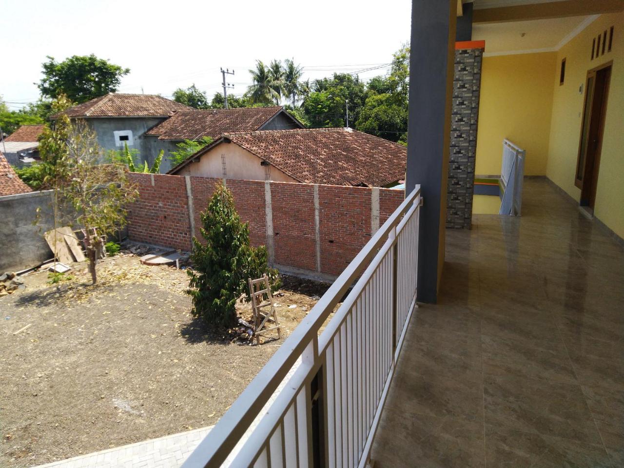 R3 Brawijaya Homestay Баньюванги Экстерьер фото
