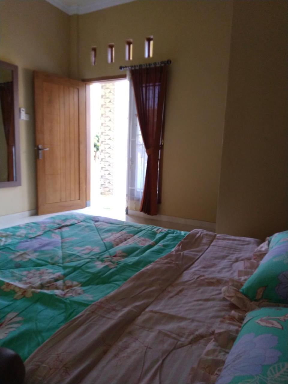 R3 Brawijaya Homestay Баньюванги Экстерьер фото