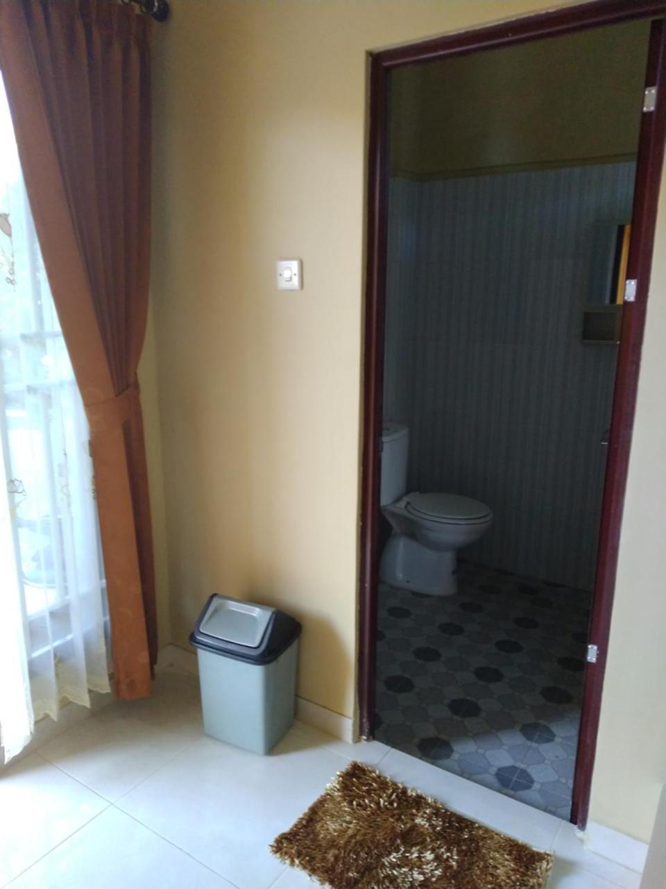 R3 Brawijaya Homestay Баньюванги Экстерьер фото