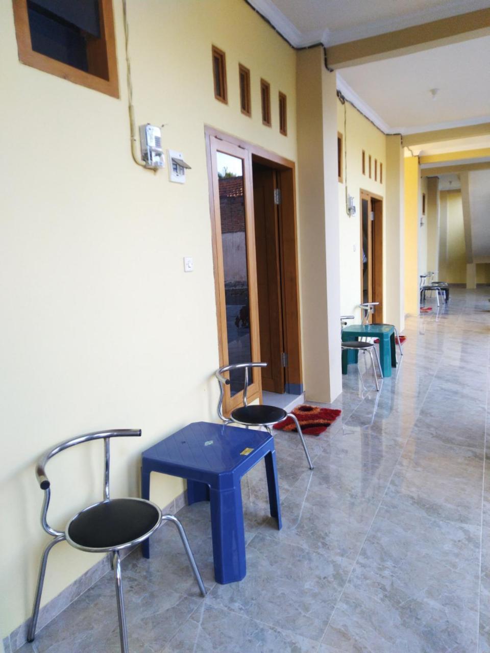 R3 Brawijaya Homestay Баньюванги Экстерьер фото