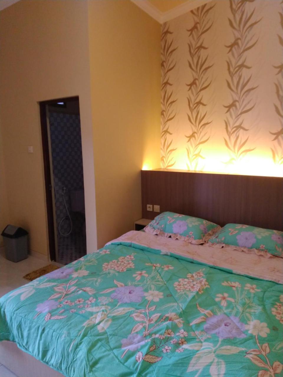R3 Brawijaya Homestay Баньюванги Экстерьер фото