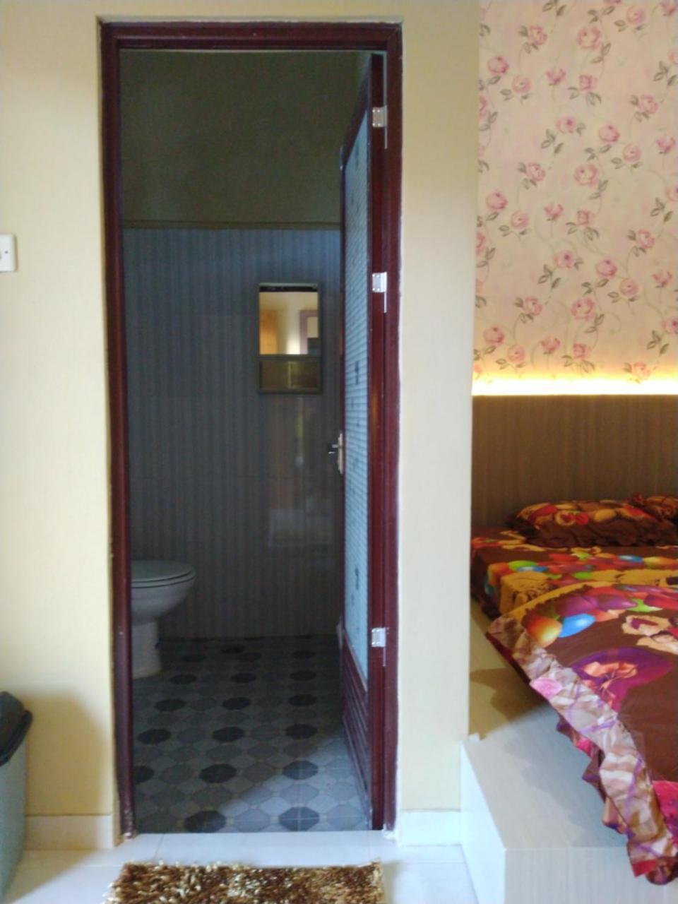 R3 Brawijaya Homestay Баньюванги Экстерьер фото