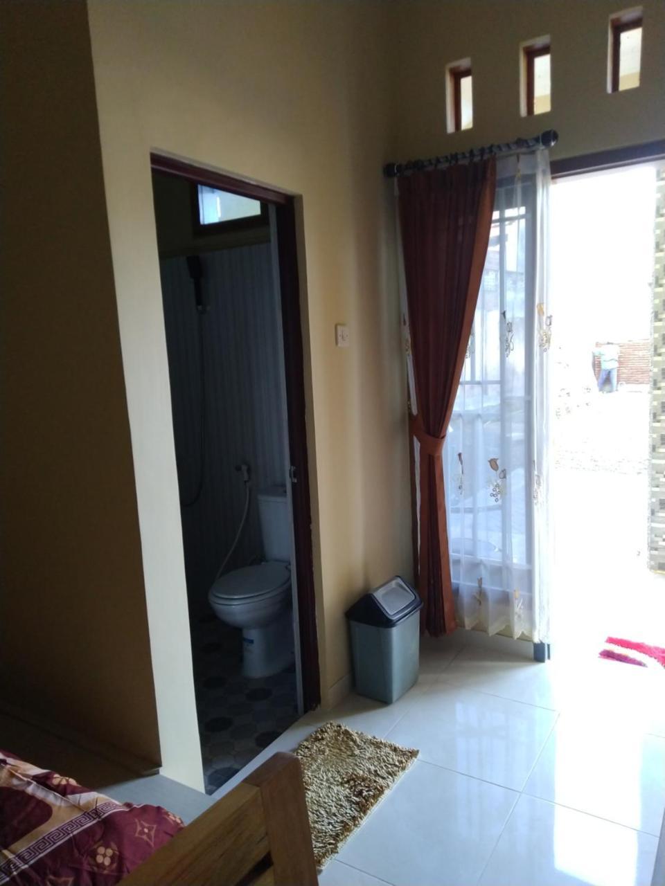 R3 Brawijaya Homestay Баньюванги Экстерьер фото