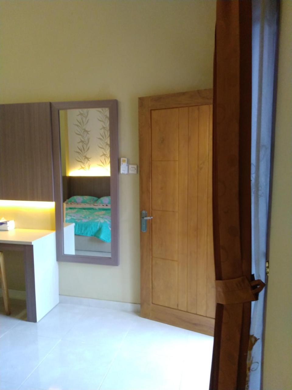 R3 Brawijaya Homestay Баньюванги Экстерьер фото