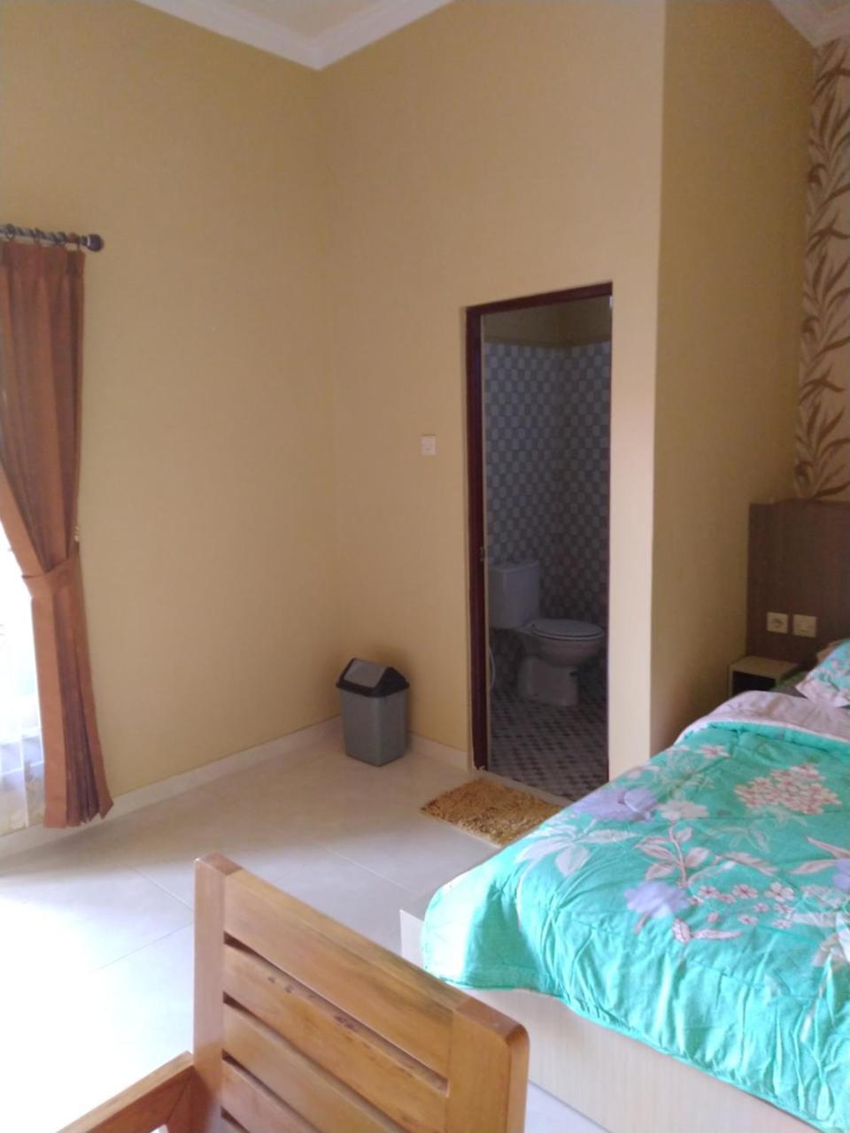 R3 Brawijaya Homestay Баньюванги Экстерьер фото