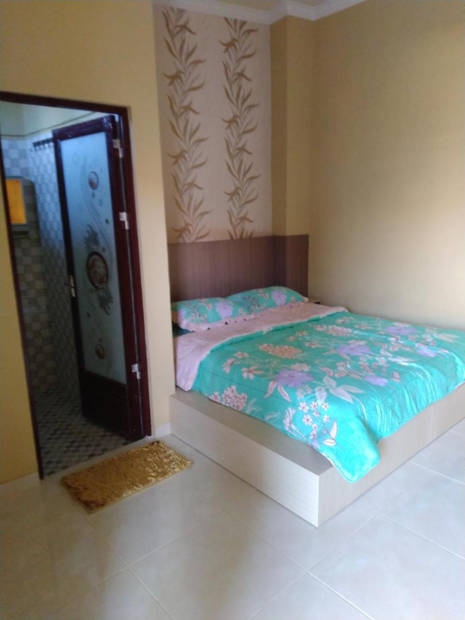 R3 Brawijaya Homestay Баньюванги Экстерьер фото