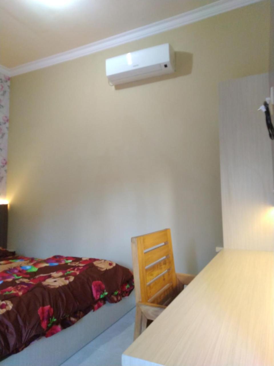R3 Brawijaya Homestay Баньюванги Экстерьер фото