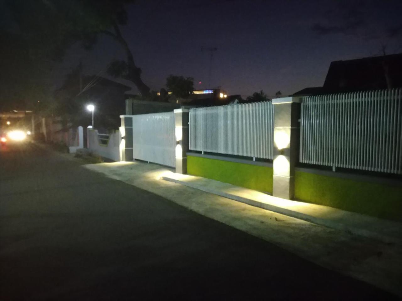 R3 Brawijaya Homestay Баньюванги Экстерьер фото