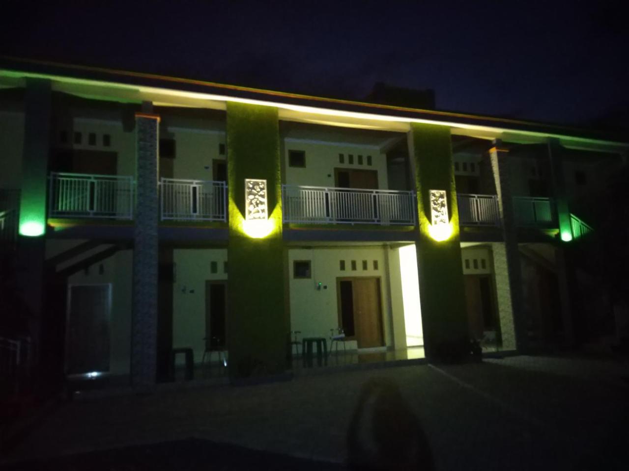 R3 Brawijaya Homestay Баньюванги Экстерьер фото