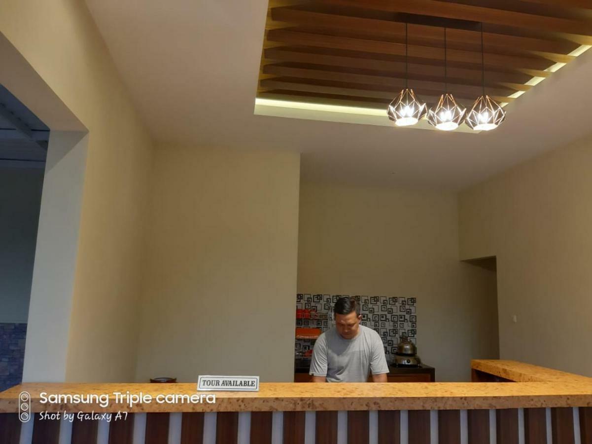 R3 Brawijaya Homestay Баньюванги Экстерьер фото