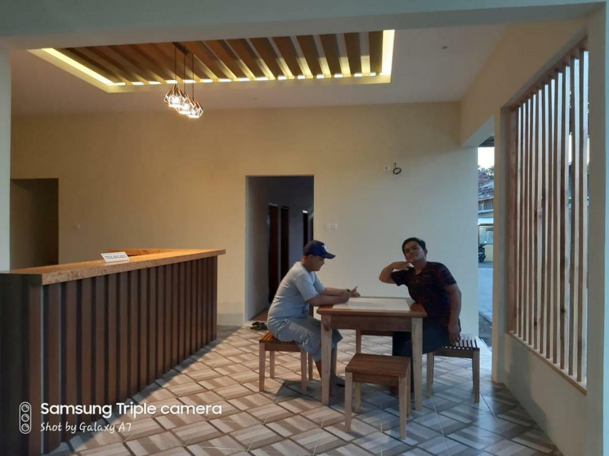 R3 Brawijaya Homestay Баньюванги Экстерьер фото