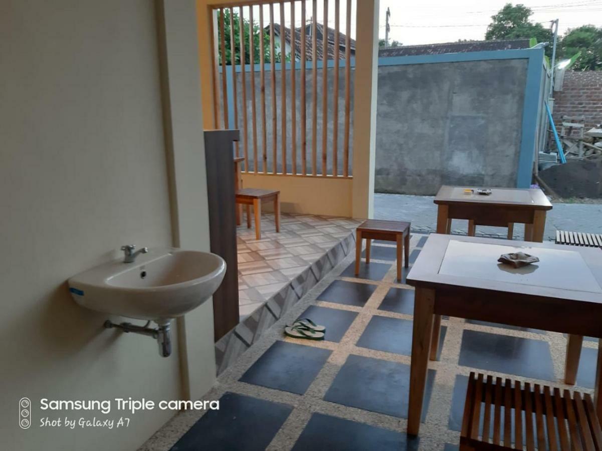 R3 Brawijaya Homestay Баньюванги Экстерьер фото