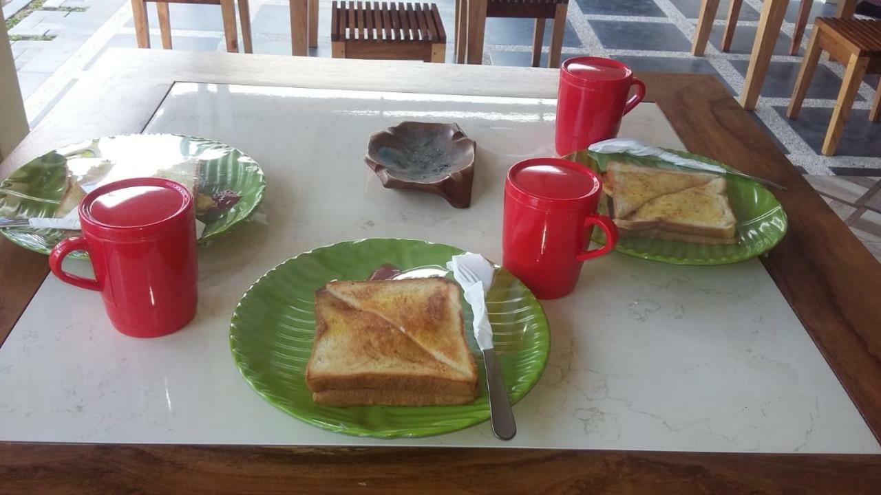 R3 Brawijaya Homestay Баньюванги Экстерьер фото