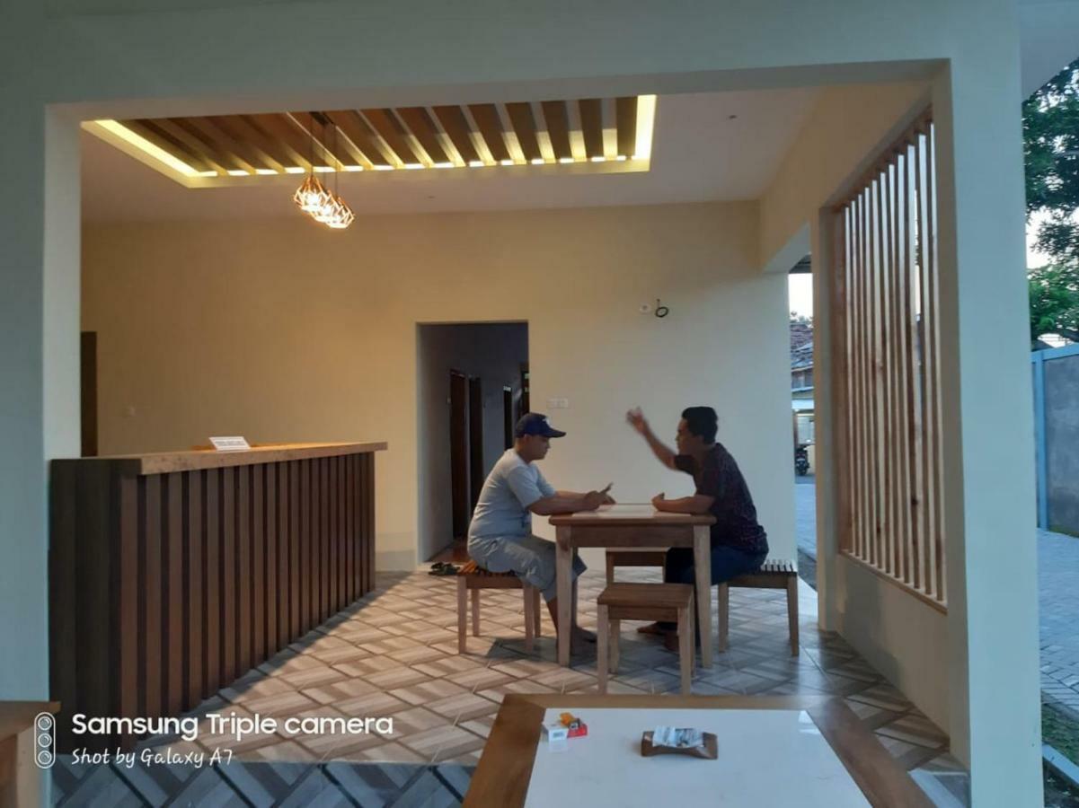 R3 Brawijaya Homestay Баньюванги Экстерьер фото