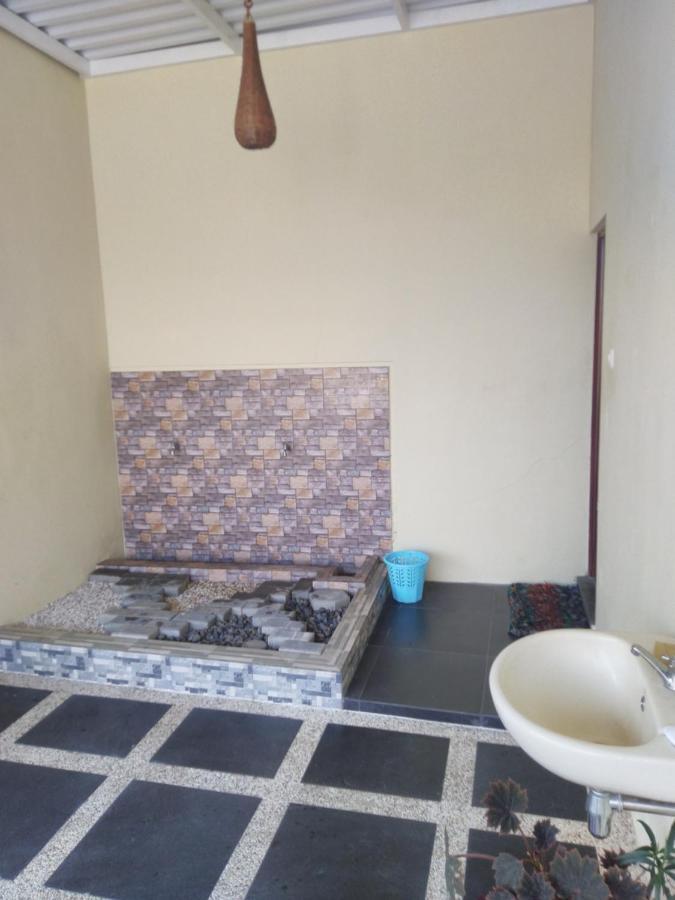 R3 Brawijaya Homestay Баньюванги Экстерьер фото