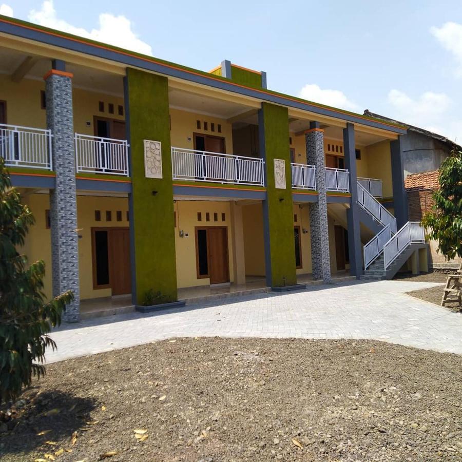R3 Brawijaya Homestay Баньюванги Экстерьер фото